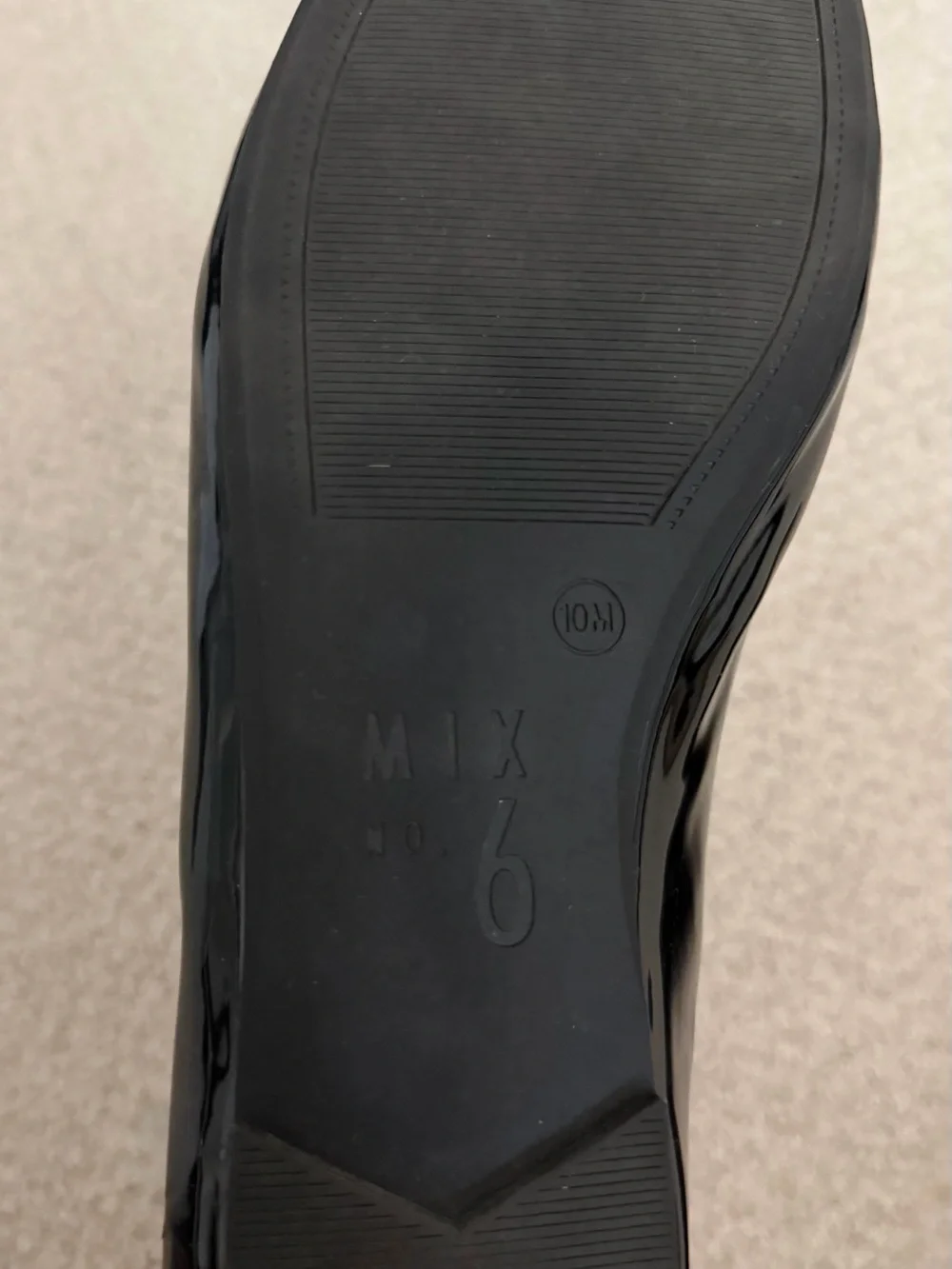Mix No. 6 black flats, size women’s US 10